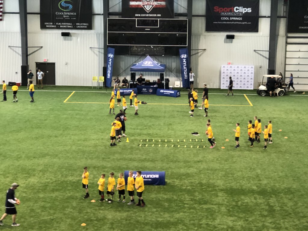 billyb18's tweet photo. @Hyundai and @ProCamps controlling the chaos of 300 14u boys and girls!!! #becausefootball https://t.co/pBUCV2x1Z4