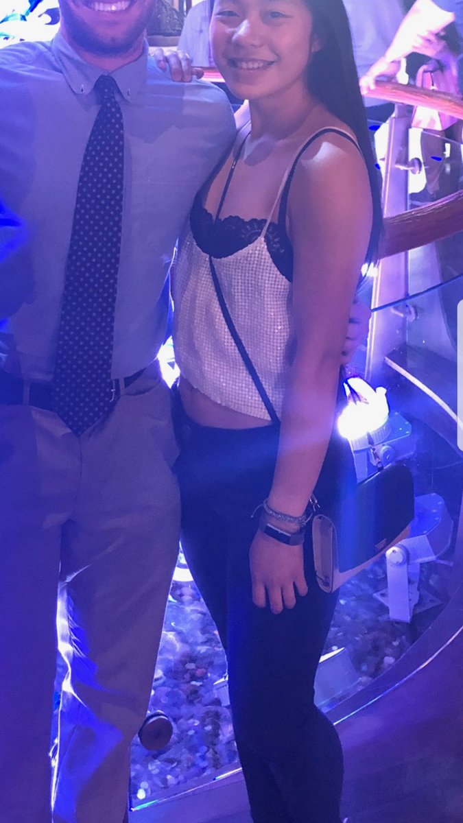 allycattt28's tweet photo. When you don't know what to do with your hand so it ends up looking like a swollen, stubby foot without a big toe https://t.co/n5VlaxgMmg