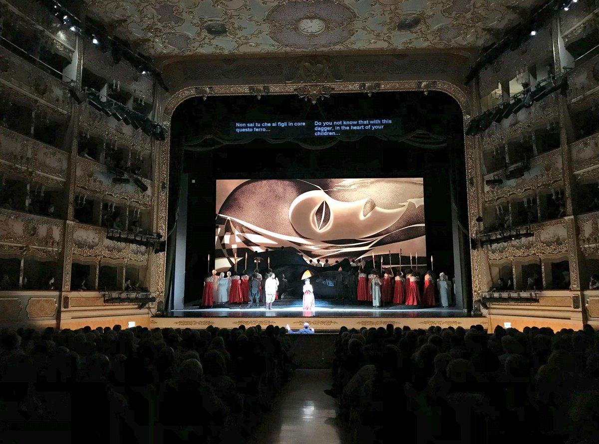 La #Norma del <a href="/teatrolafenice/">Teatro La Fenice</a> ha emozionato talmente tanto, che i suoi applausi sono usciti dal teatro e sono arrivati fino alle tendenze di Twitter. 

La notizia di oggi è: c'è speranza!

#19maggio
#sabatoitaliano