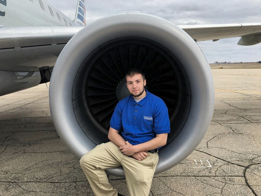 bjudnic's tweet photo. Congrats nick. Love mom and dad ❤️#2018UDgrad https://t.co/2ceTBYZQaw