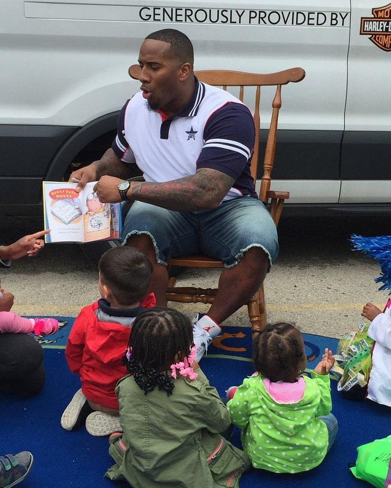Mike_Daniels76's tweet photo. I'm very animated when I read to the babies 👍🏾 https://t.co/RlzQDdPz7R