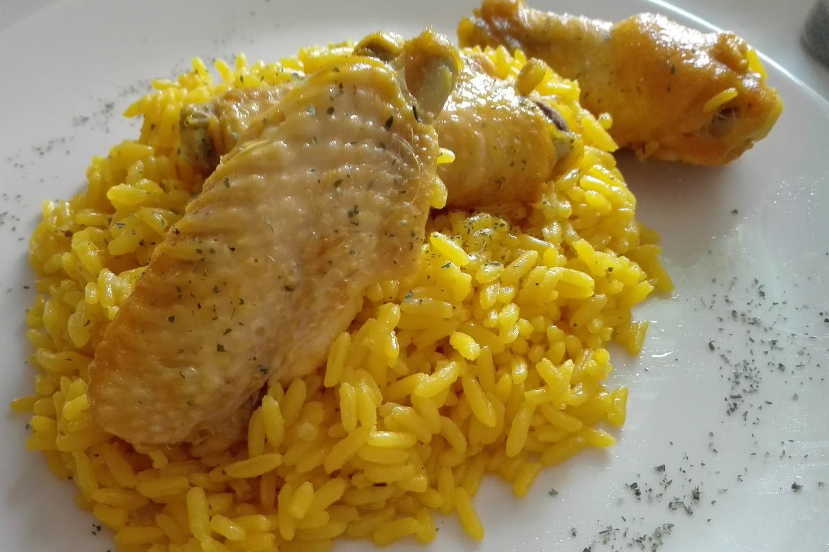 Para algunas personas las calorías lo son todo en la vida. Pues bien, nuestra #receta de Arroz con alitas de pollo contiene 442 Calorías. ¿Muchas o pocas? ¡Piénsalo! #recetas #cocina #comida

deliciosi.com/arroz-con-alit…