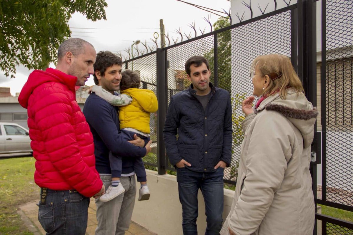 chubyleguizamon's tweet photo. Con @gbmonzo @SebastiangdlCh @nicomorzone en Altos de San Lorenzo acercando la gestión de @JulioGarro https://t.co/hhKGbun0iF