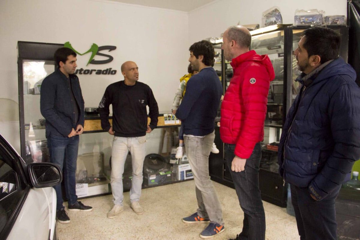 chubyleguizamon's tweet photo. Con @gbmonzo @SebastiangdlCh @nicomorzone en Altos de San Lorenzo acercando la gestión de @JulioGarro https://t.co/hhKGbun0iF