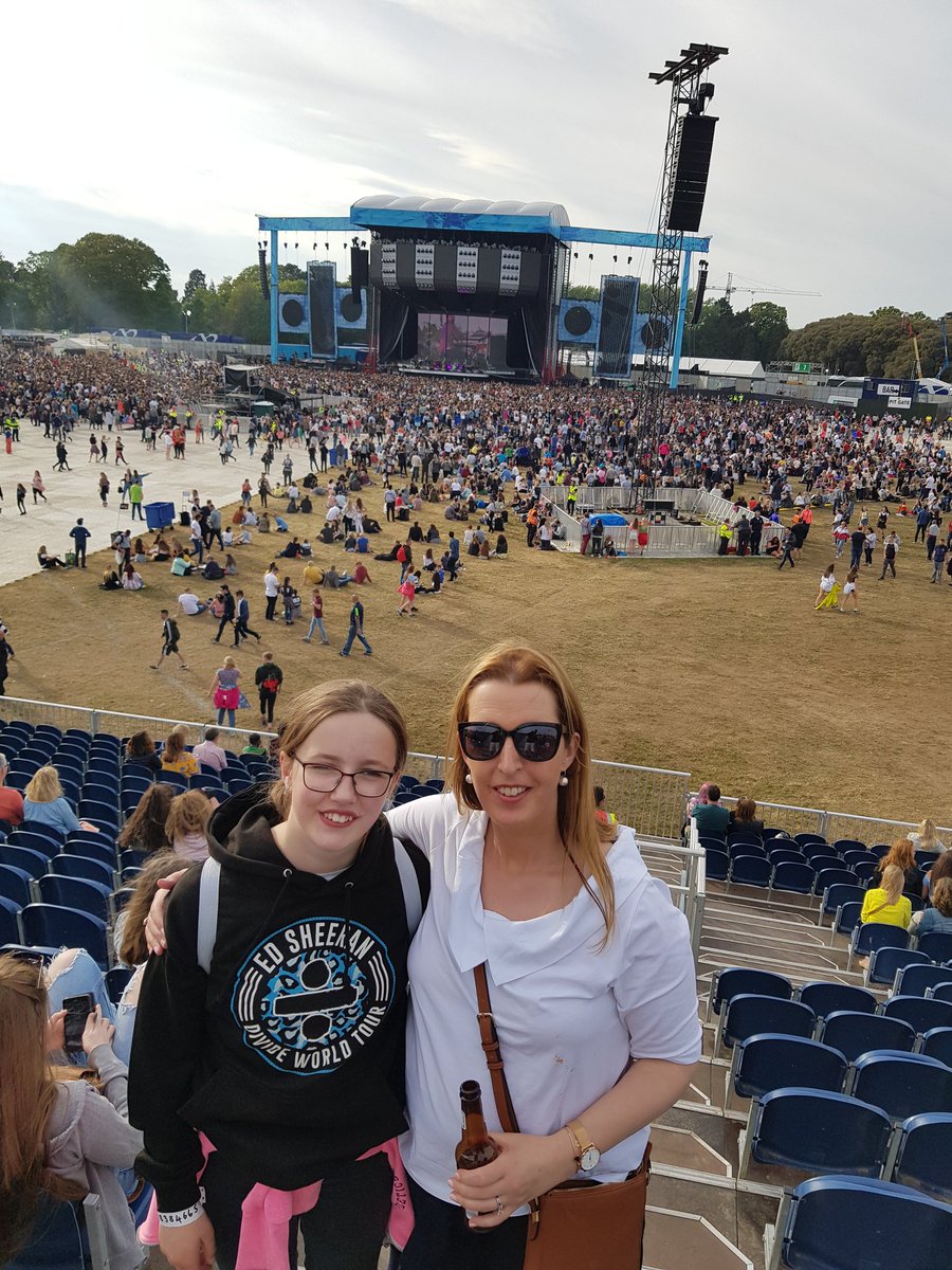 PhelanVicky's tweet photo. And we are here waiting for Ed. What a beautiful day for an outdoor gig. #EdSheeran #MammyAndDaughterTime https://t.co/ED7cUx9jp1
