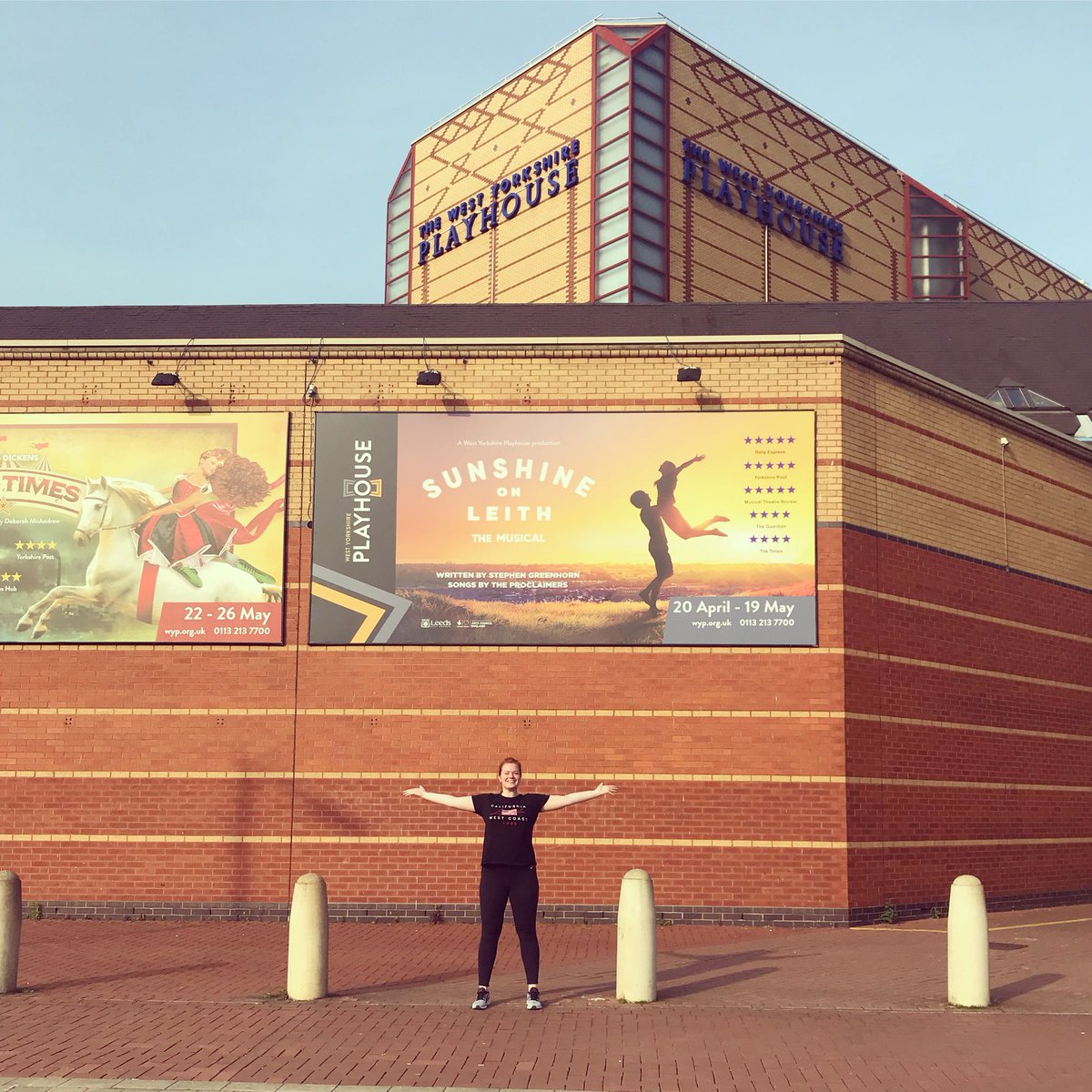 KaraSwinney's tweet photo. Last night in @WYPlayhouse Absolutley loved Leeds! Time to take this bad boy to Scotland 🏴󠁧󠁢󠁳󠁣󠁴󠁿 https://t.co/Op4xfVpzho