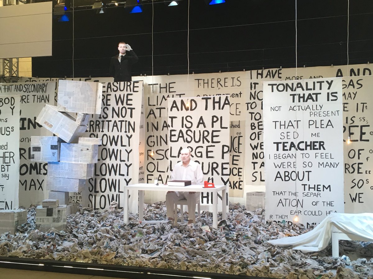 TAltgeld's tweet photo. Jetzt erst einmal eine #lectureonnothing von #johncage in #Herrenhausen. Mit #robertwilson Passt irgendwie zu @Twitter https://t.co/awV1tahBzX