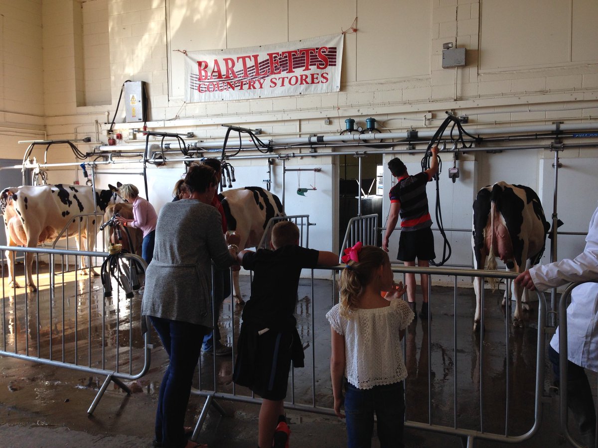 DairySarahB's tweet photo. A fab day stewarding in the dairy @DevonCountyShow - a great opportunity to speak to the public about supporting British Dairy Farmers π¬π§ππ₯#DCShow18 https://t.co/STljt2gN1p