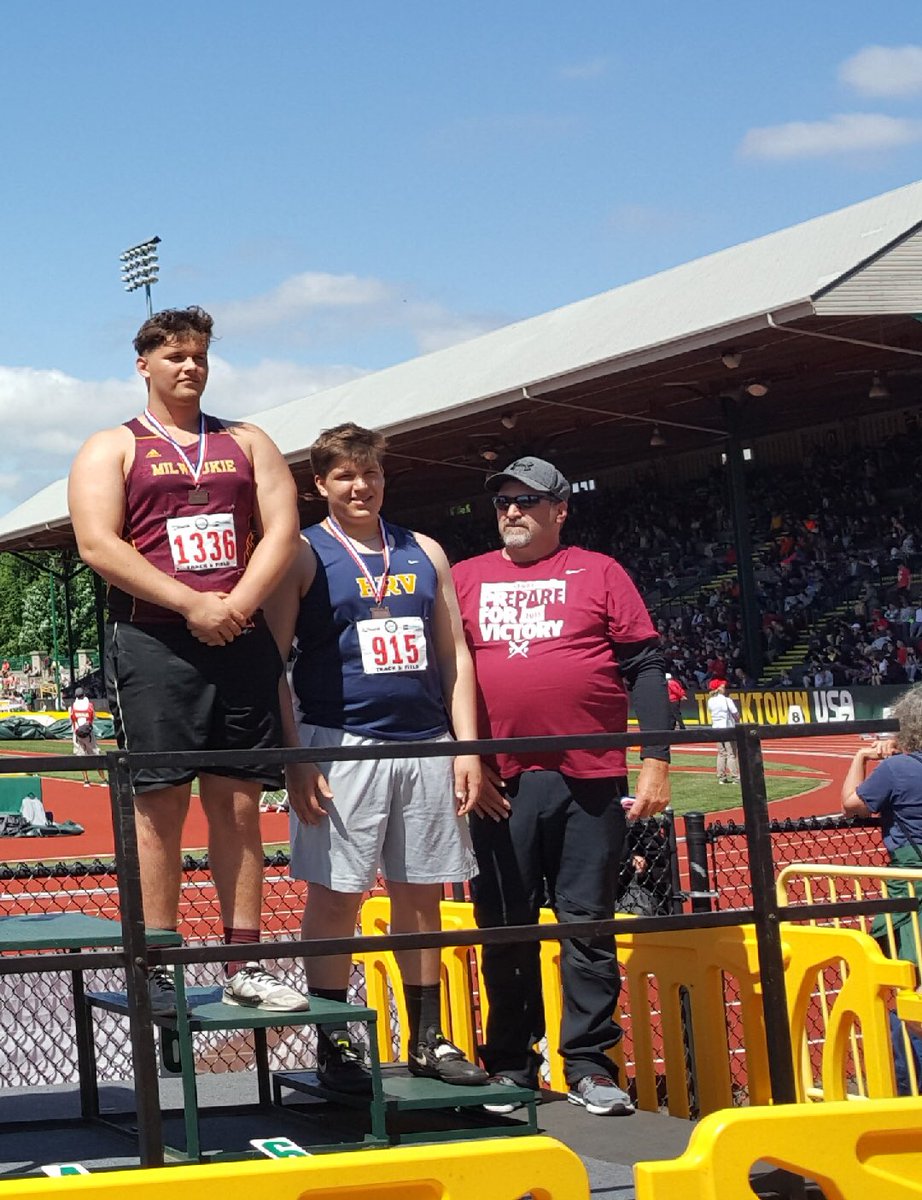 HRVtrack's tweet photo. Henry Buckles on the podium in 8th place in the Shot Put! https://t.co/bYNwfTsrxQ
