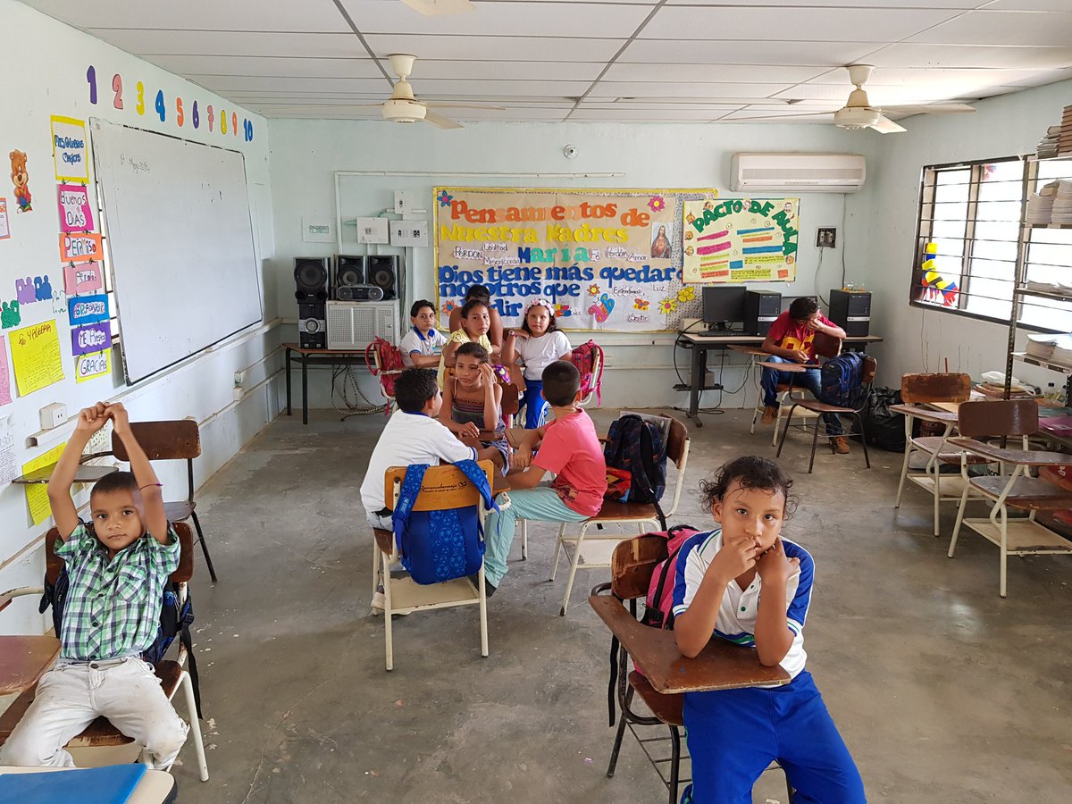 JEANPIERRE02's tweet photo. La educación rural es nuestro gran reto en @OrienteFya. Mejorar la calidad educativa nuestro gran objetivo en @feyalegria_co https://t.co/0VQCP055jR
