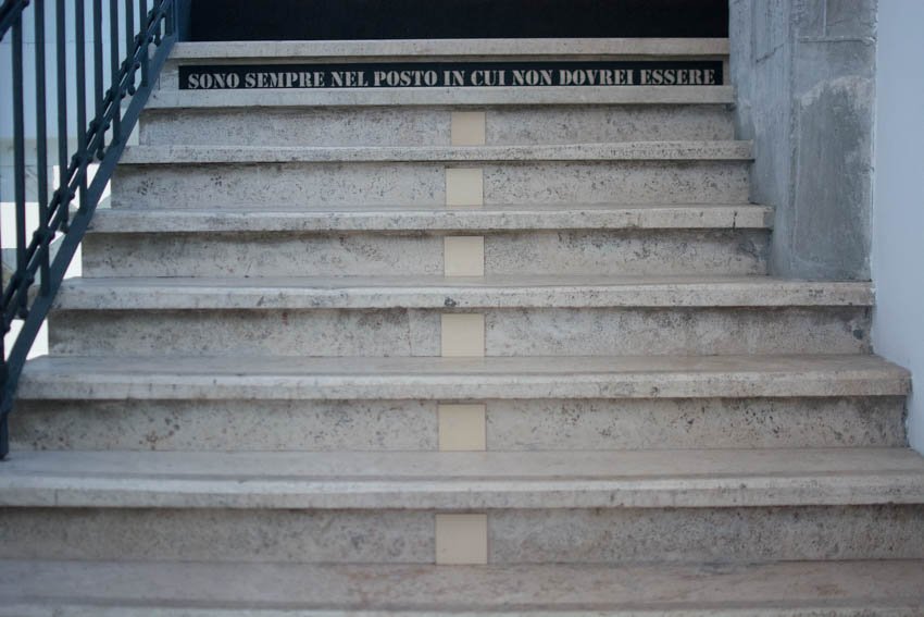 Anche il progetto <a href="/holomakers_eu/">Holomakers</a> partecipa al #RomaMAF con l'opera SONO SEMPRE NEL POSTO IN CUI NON DOVREI ESSERE realizzata dall'artista Alex Fanelli con le scuole IIS Via Sarandì, ITT Livia Bottardi, LS Kennedy di Roma #homakers #ologrammi #arte <a href="/fmdigitale/">Fond. Mondo Digitale</a>