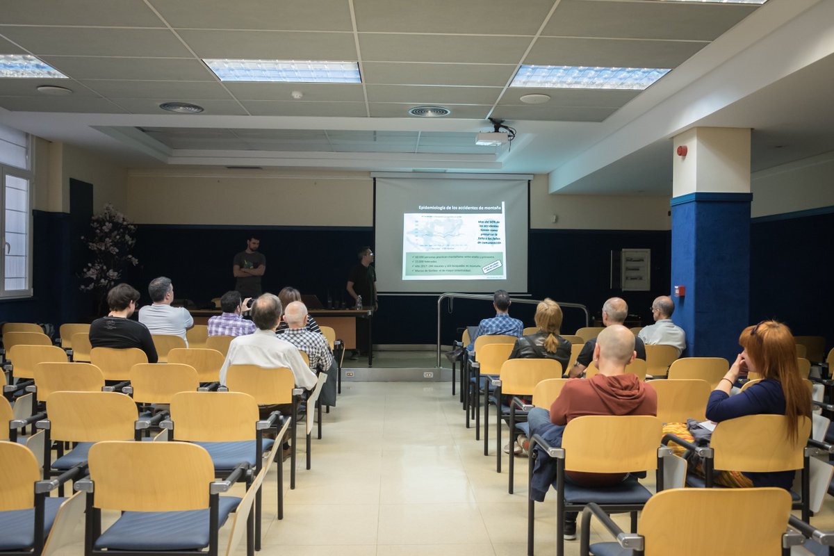 Canal77PMRBiz's tweet photo. Queremos dar las gracias a todos los que acudieron ayer a escuchar nuestra conferencia sobre Radiocomunicaciones de Emergencia en Montaña, y a @VOSTeuskadi por invitarnos. Como siempre, un placer. Esperamos seguir colaborando. #Canal77PMR #mendian https://t.co/ewp2NM0pjT