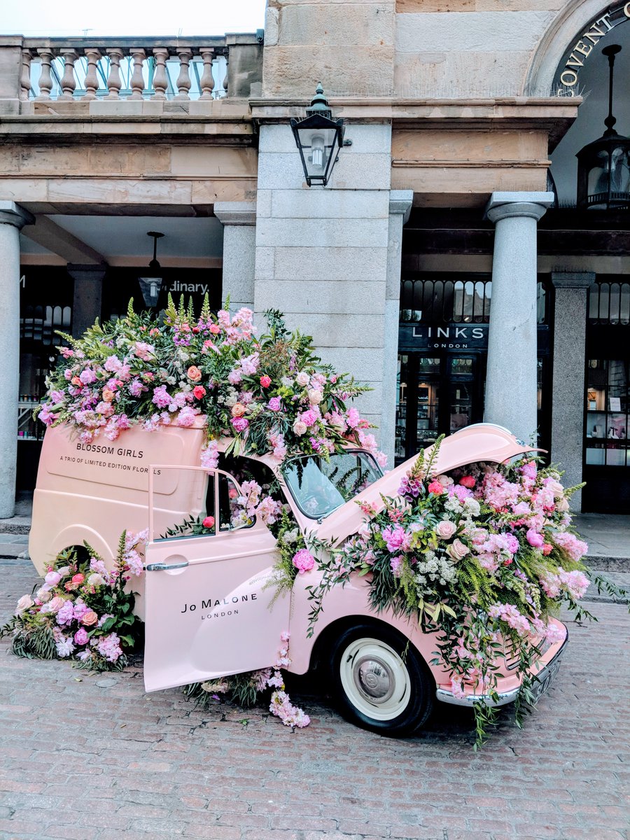 CoventGardenLDN's tweet photo. It’s looking blooming lovely this weekend! Don’t forget to get your floral picture with the @JoMaloneLondon Morris Minor and flower cart in #CoventGarden. Here until Sunday! #BrilliantBlossoms https://t.co/Nv76yfcqjJ