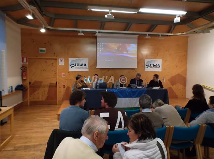 UldAnpezo's tweet photo. Giovedì sera si è svolta l'assemblea annuale. Gramarzé a dute! #cortina #tradizioni #cultura #ladini #anpezo https://t.co/tR5aYxGGsm
