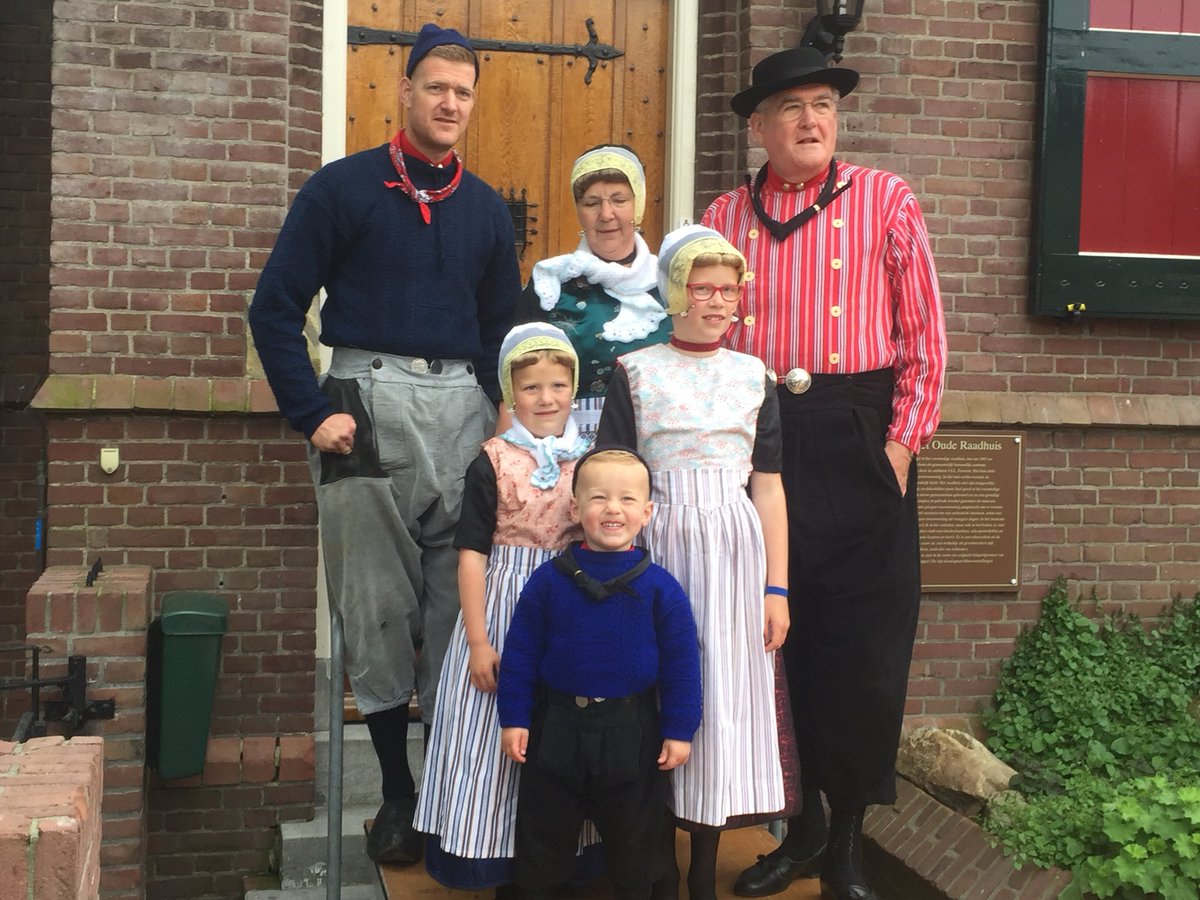 HenkWessel's tweet photo. sfeer en gezelligheid op @urkerdag https://t.co/DPi6aHEZPj