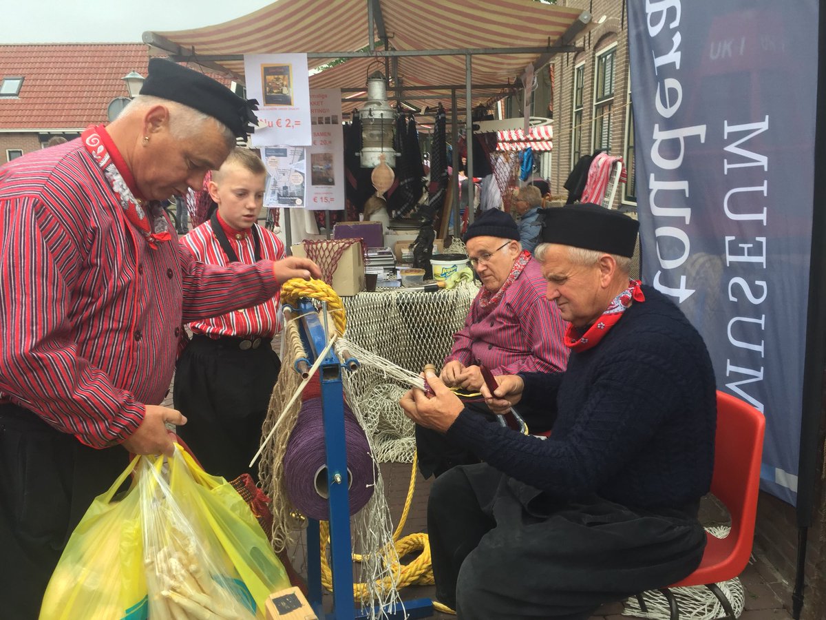 HenkWessel's tweet photo. sfeer en gezelligheid op @urkerdag https://t.co/DPi6aHEZPj