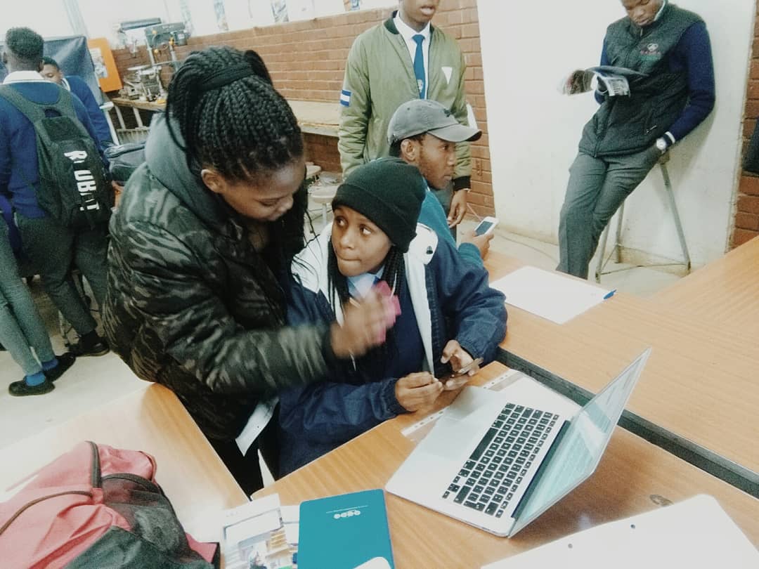 RAC_NPO's tweet photo. Our deputy chairperson @PhiweSkosana helped with online applications✊💕
#RacFoundation #VasityApplicationDrive #LendAHand https://t.co/7K8iQWL5fn