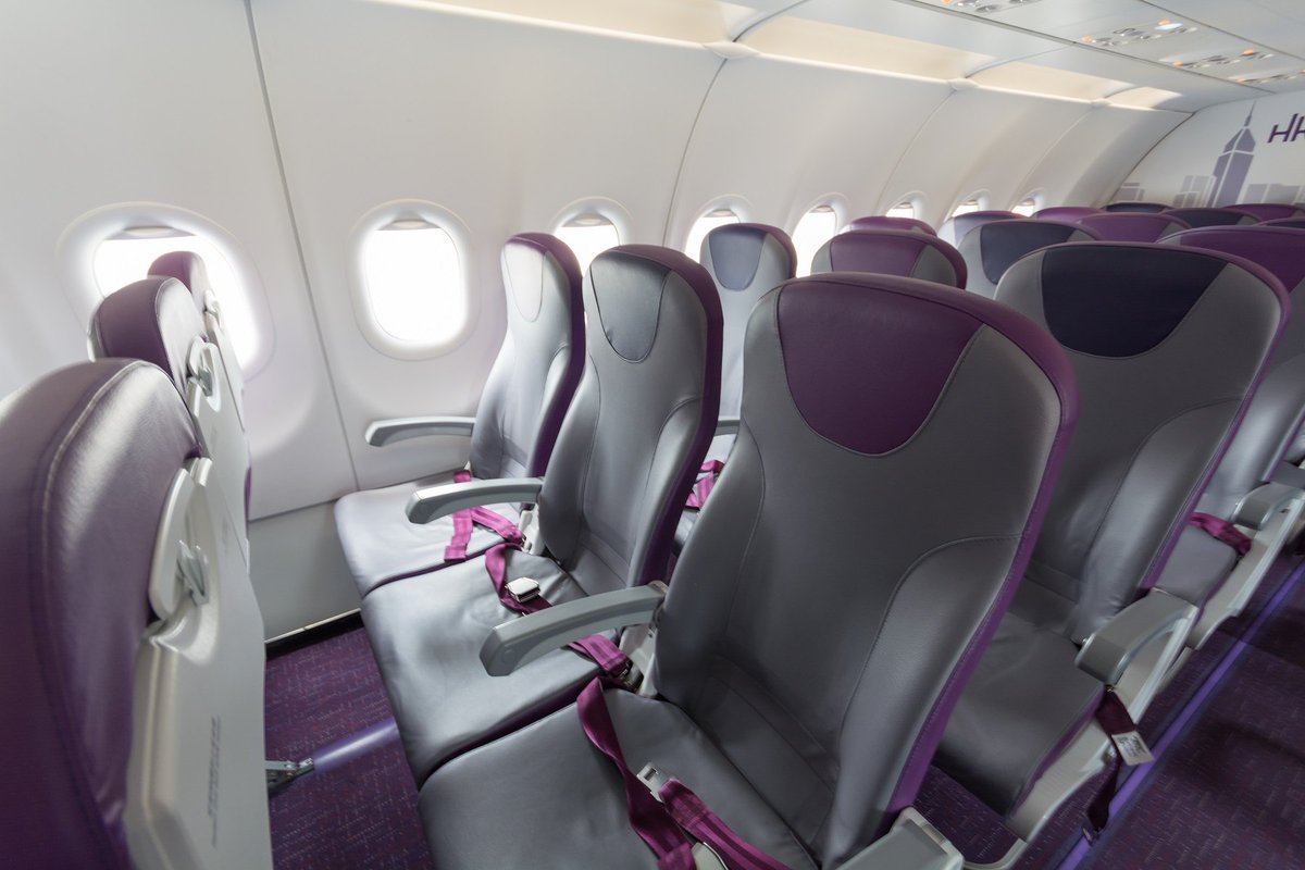A321-200(香港エクスプレス)のシート】 足元の広さ 柔らかさ エンタメ