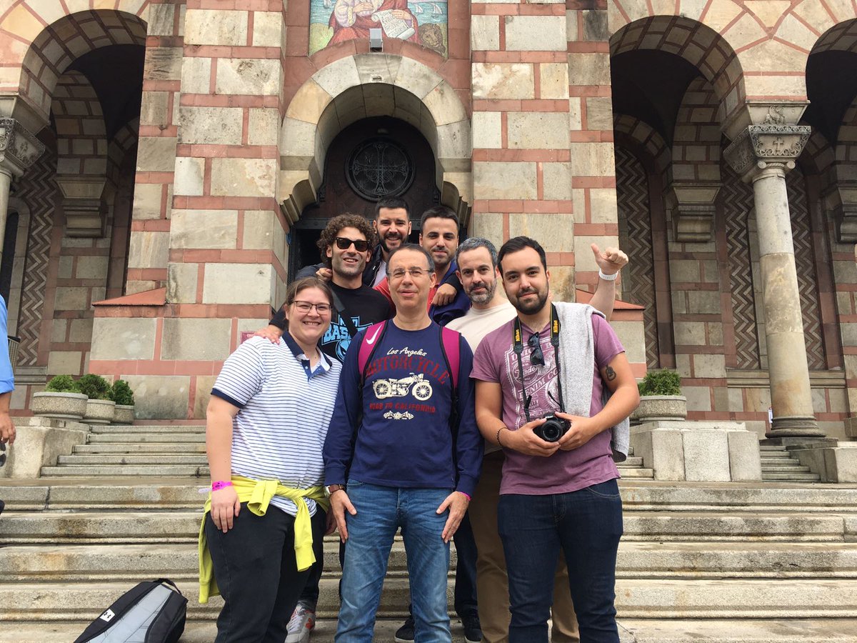 HArribasP's tweet image. Con los míticos @PacojoSER y @martacasas, los artífices de @PlayBasketSER en Belgrado!!
Y luciendo camiseta de @madbasket!!
#Euroleague #HalaMadrid #madbasket #F4GLORY @vitoni3 @Petat_ @langostus