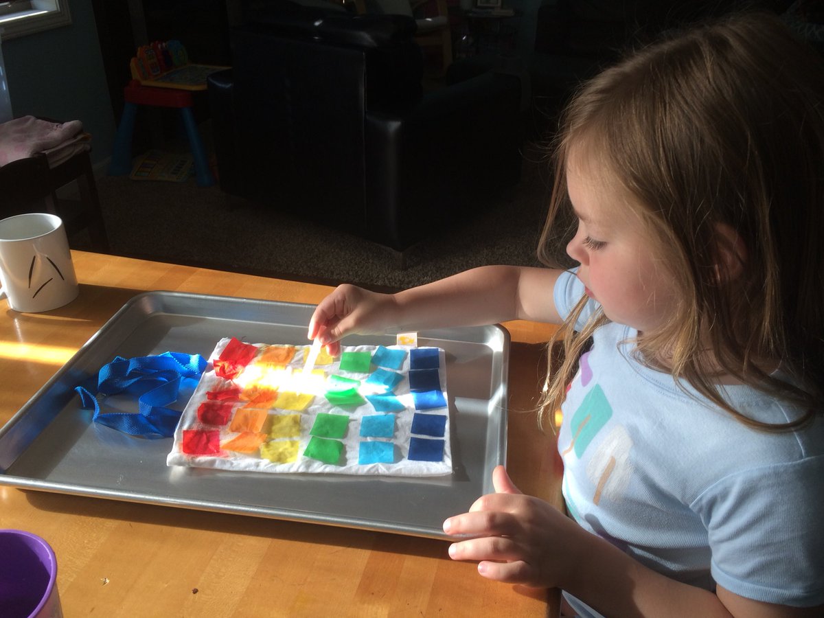elliectricity's tweet photo. Working on my rainbow tote from #KoalaCrate https://t.co/PdUG6lXi8c
