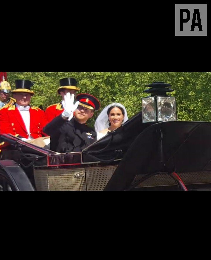 PAHelen2's tweet photo. The newlyweds, the Duke and Duchess of Sussex https://t.co/zEhQ11MNYt
