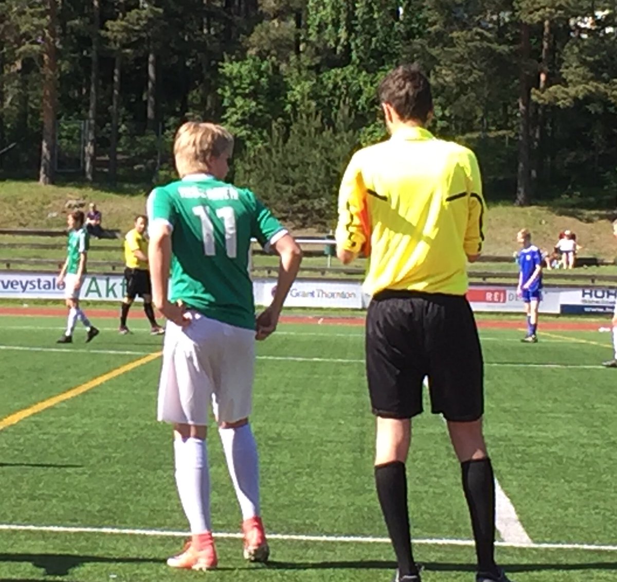 SiniKivekas's tweet photo. Pojallani pikkuhiljaa paluu kentille rakkaan harrastuksen pariin monen kuukauden tauon jälkeen. Hieno fiilis! ❤️ Vielä kun sais nuoremmankin pelikuntoon! #P15ELL #GrIFK FCKontu kaatui tänään 5-0 https://t.co/8nyTFUAfGT