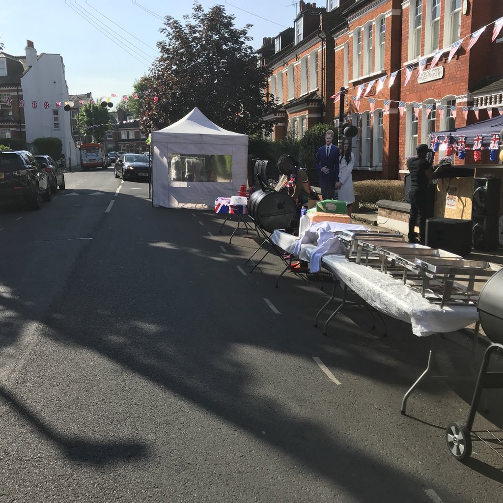 PutneyFleur's tweet photo. Huge thanks to everyone who has been organising street parties today! Preparations in full swing for the Royal Street Party on Bushnell Road, nr #Tooting Common. #Balham #Heaver https://t.co/rhUcslalfW