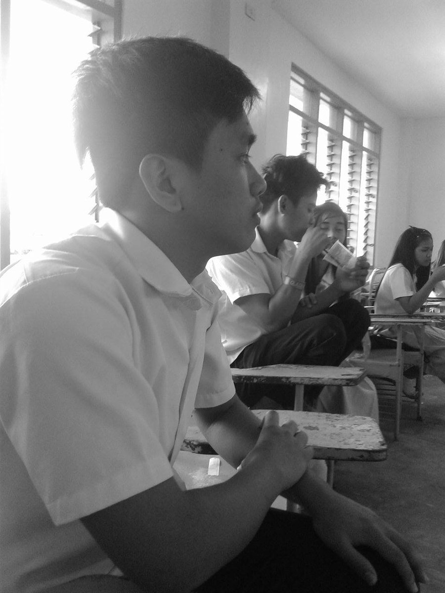 Cjames_Alastra's tweet photo. Ang School days hindi basta-basta nauubos pero ang bakasyon konting-konti na lang🤣😌😌
#MissingMySchoolDays
#KCNHS
@AngPagBabalik https://t.co/mvUSmdA0IN