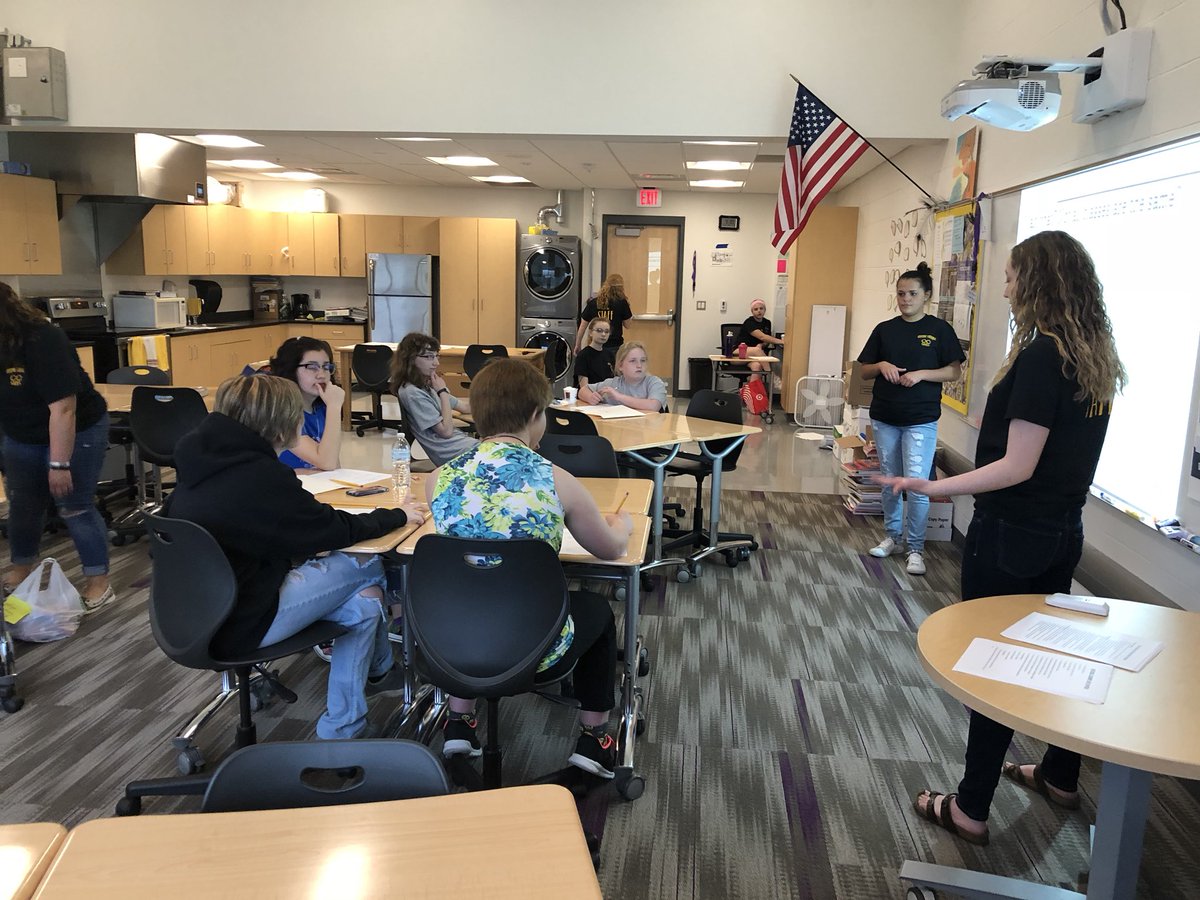 krolteach's tweet photo. Session 2: Study Skills and Writing @SoHaWC @shpsrams #WCOWG2018 #shpsrams #writingcenters #wcchat https://t.co/YivcPA7NM7