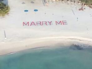 You want to propose? Let us make it special!!!! Aruba HeliTours 🚁 offers you the most amazing marriage proposal of your life! 
Contact us + 297 594 8364