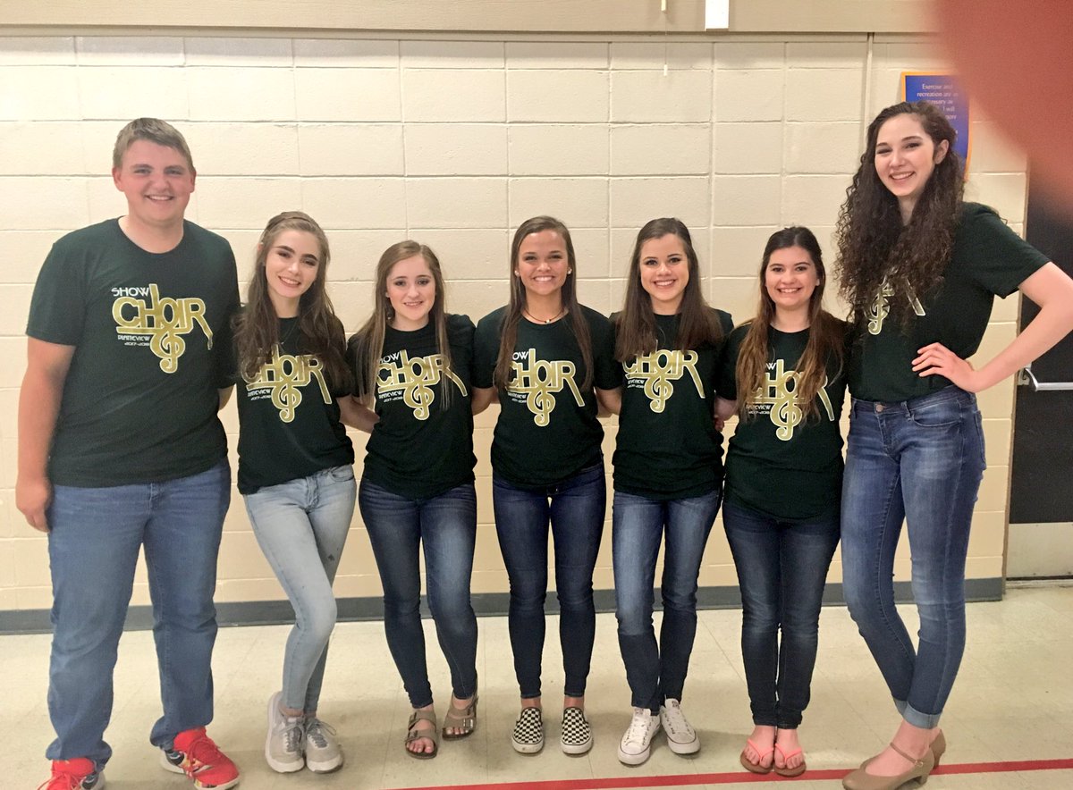aye__alyssa's tweet photo. Next year's seniors (and a junior) coming atcha 🔨 https://t.co/2RyrNWRdLT