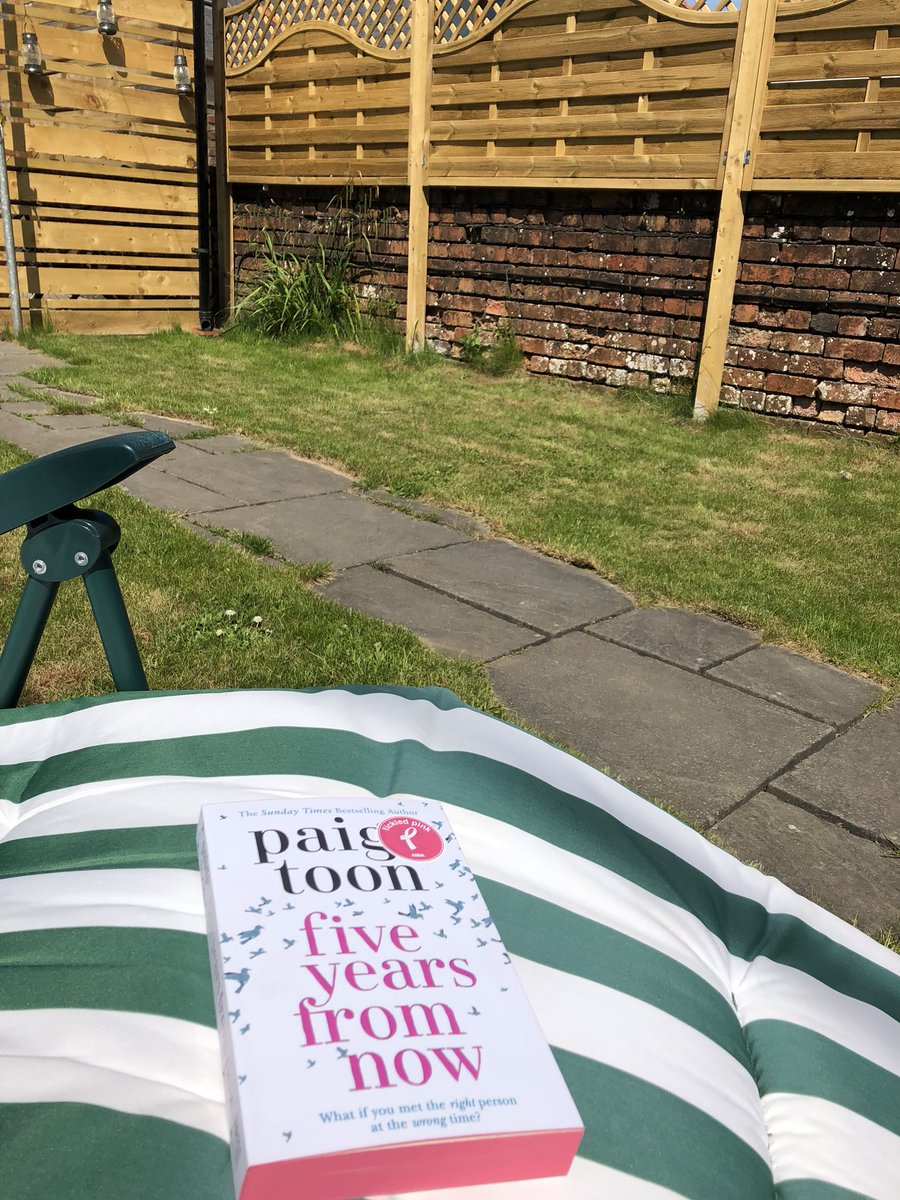 emhumphrys's tweet photo. It’s Saturday, the sun is out and I have the new book from my favourite author @PaigeToonAuthor #happyemma https://t.co/7RkPUnK5tk