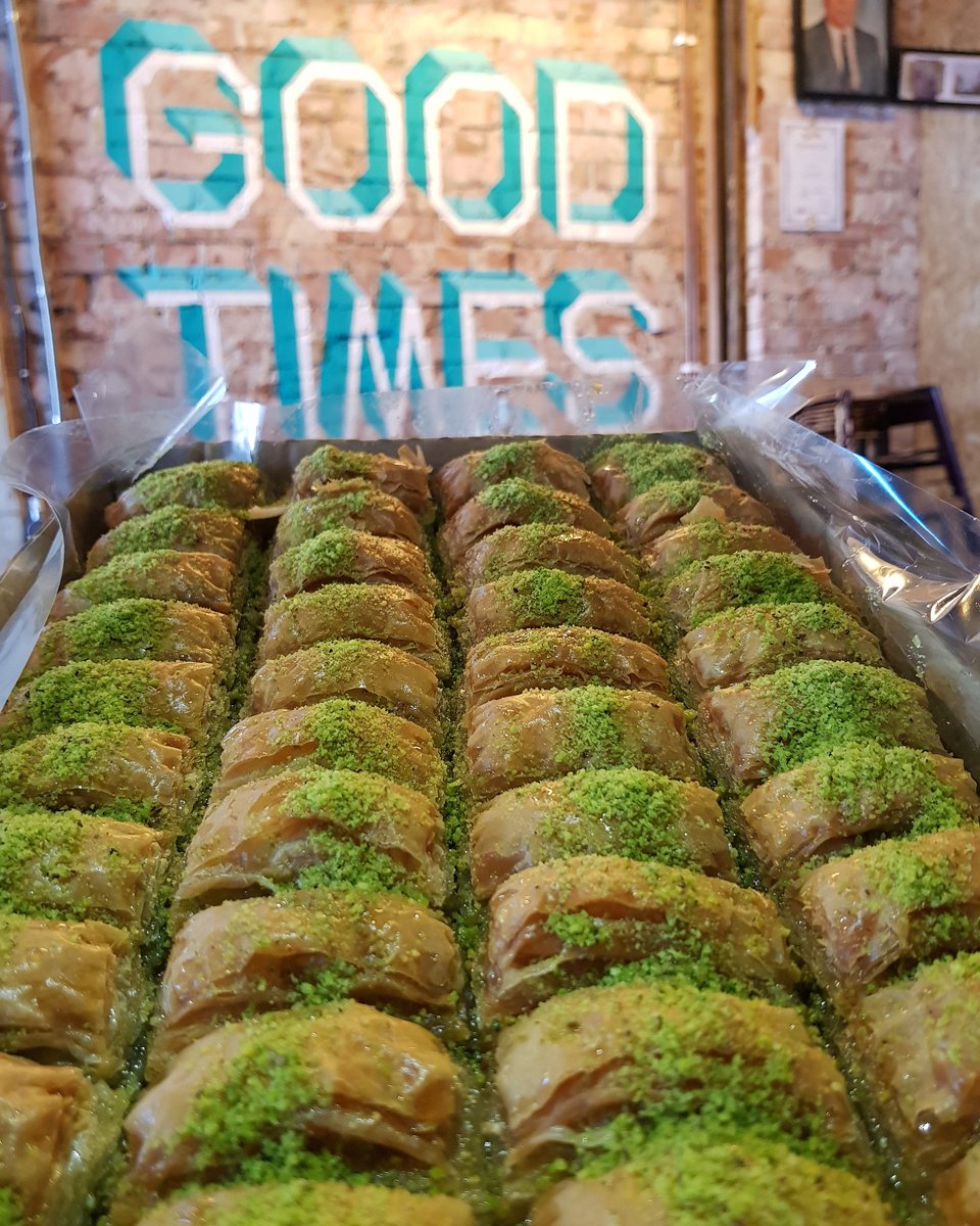 The Sweetest Start of The weekend 🤗🐣🐝🌞 #clapton #claptoners #hackney #hackneywick #baklava #honey #sweet #dessert #goodtimes #weekend #turkishbaklava #turkishcuisine #turkishfood #foodporn #food