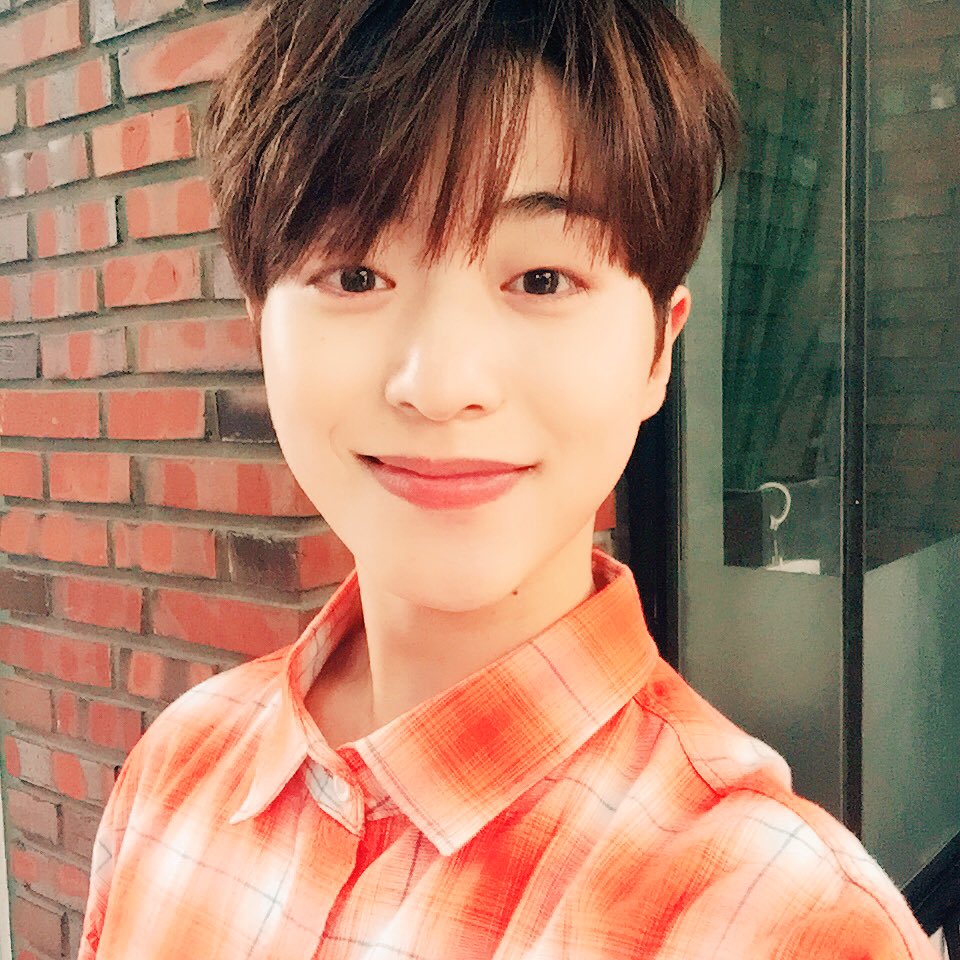 ONF_members's tweet photo. [#라운] 여러분! 오늘은 주말이기두 하구~ 날씨도 좋았는데~(๑･̑◡･̑๑)
어딘가 재밌게 다녀오신데 있으신가용~??ㅎㅎ 있다면 알려주세요~~❤️❤️ https://t.co/ZcWSP0Z2wX