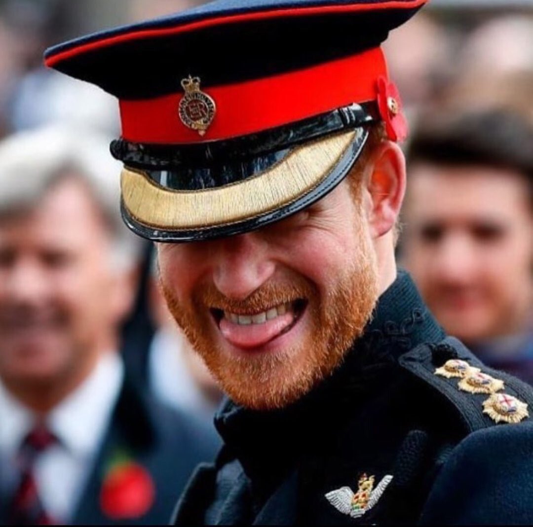 carrielbjohnson's tweet photo. 😛🇬🇧#royalwedding https://t.co/uNptJUUTaH