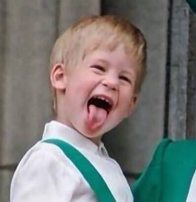 carrielbjohnson's tweet photo. 😛🇬🇧#royalwedding https://t.co/uNptJUUTaH