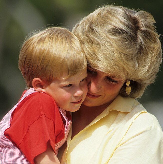 Diana, your son got married today. The flowers in Meghan's bouquet were hand picked by him from your garden. The hymn they sang was played at your funeral. You may not have been there in person, but you were definitely there in spirit. You’d be so proud of him. #RoyalWedding