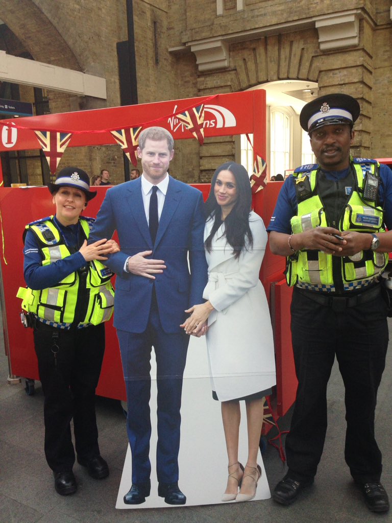 OJIeHbka_'s tweet photo. @Virgin_TrainsEC #footballvswedding https://t.co/S1KarJHFaI