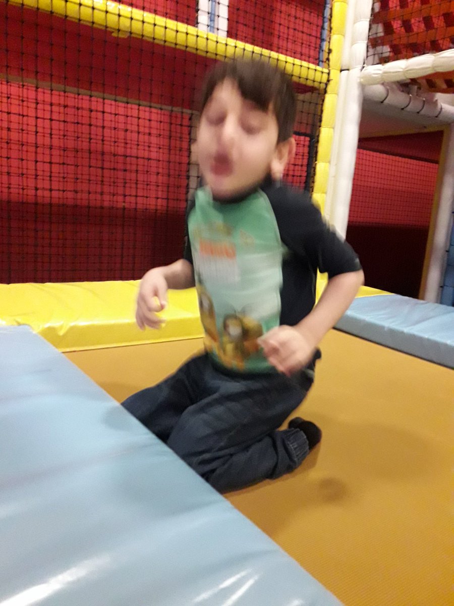 Yogun gecen terapilerin ardından oyunlar zıplamalar beratcum çoook mutlu.zıp zıp beratcummmm.