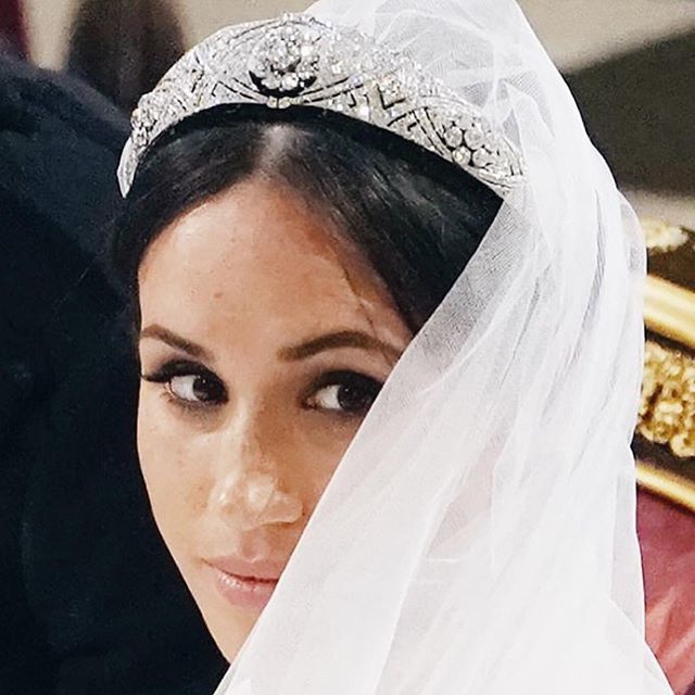 cris_camOn's tweet photo. Su tiara... tan deslumbrante como ella #BodasReales #wedding #bride #headpiece #jewel https://t.co/ON0mrn3Zly https://t.co/3TqdmzVDKG