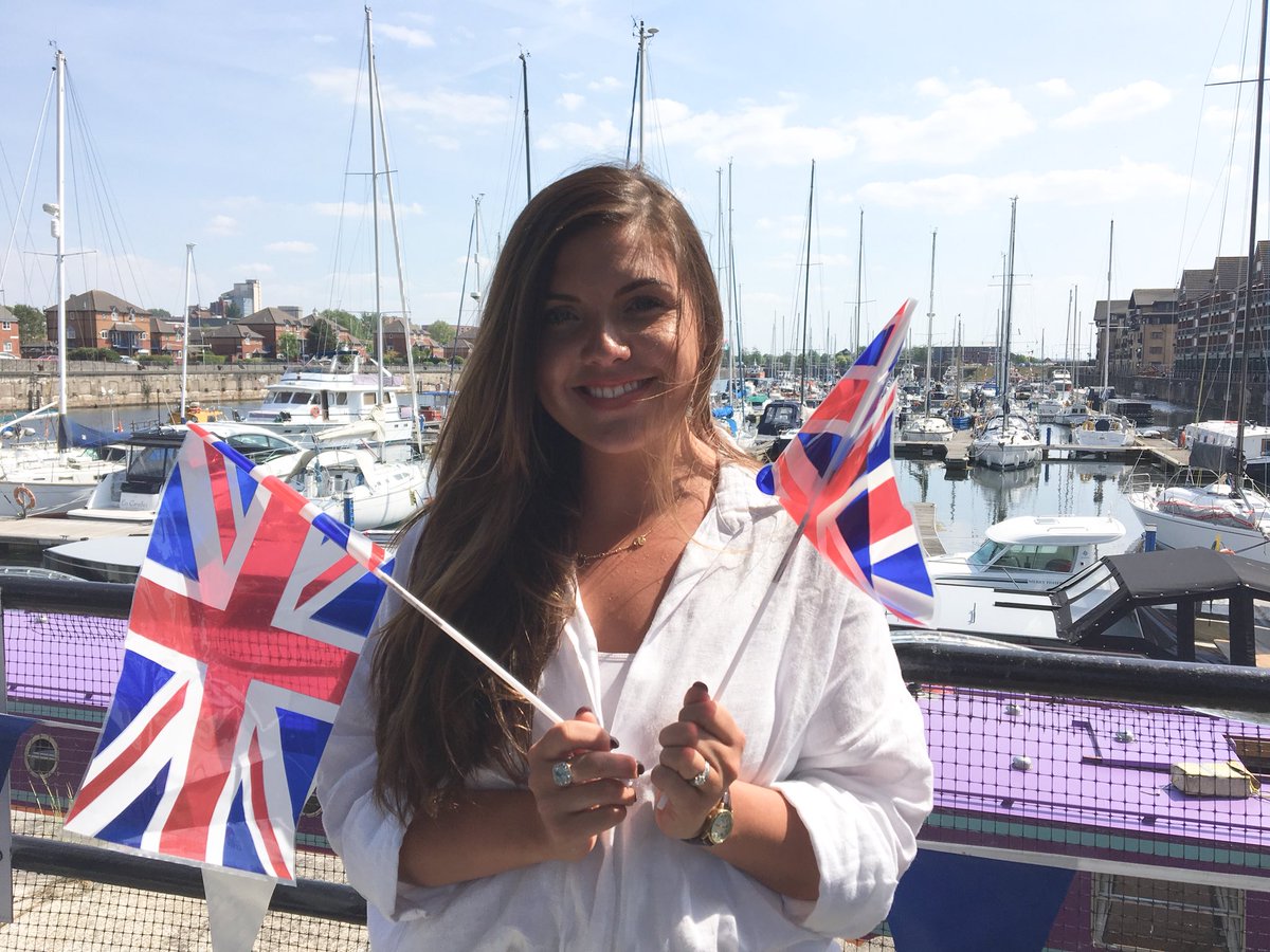 Summer Saturday with <a href="/helenjonesradio/">Helen Jones</a> on <a href="/bbcmerseyside/">BBC Merseyside</a> is well and truly underway - I’be been out and about talking to Chloe Baker of <a href="/TheYachtClubLiv/">TheYachtClub,Liv</a> - she has been organising a Royal Wedding Garden Party