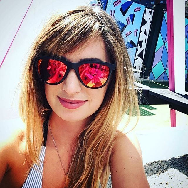 _missharrison's tweet photo. Summer vibes and 90’s music 😍☀️ https://t.co/LQcqnH0B1Q https://t.co/EGg2s3AOWJ