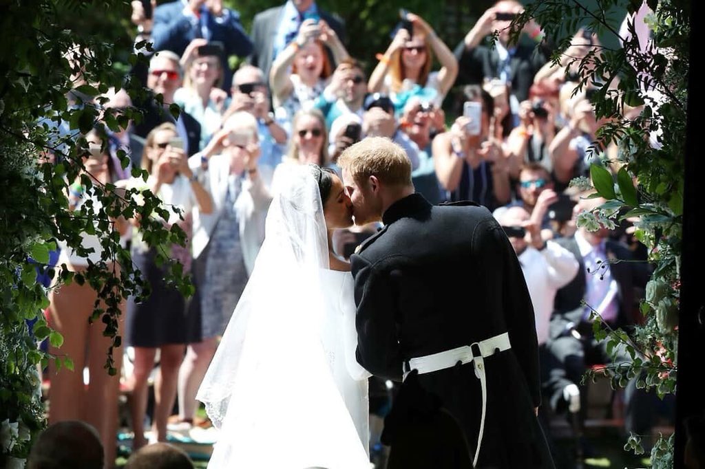 isamarks_'s tweet photo. segue imagens que salvaram meu dia.
eu amo casamentos aff 
#RoyalWedding https://t.co/CL9Fq7kBtL