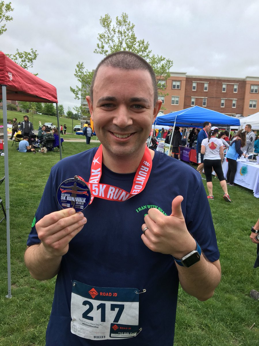 runninggriffin's tweet photo. Great morning for a road race. Huge turnout at the #runtoendaddiction! #5K #runchat #Bridgewater https://t.co/JL0h3pXy9g