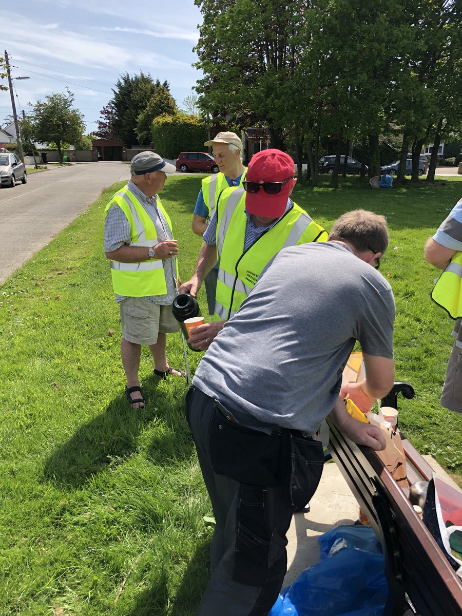 JohnstownRA's tweet photo. A great turnout of 20 who scoured the entire estate. Sadly the lack of @dlrcc sweeper service has increased our workload with a lot of dirt on road edges.
Next month Sat 16th June at 11am a
Thanks to all our Volunteers!! :-)
#springclean18 https://t.co/gen4CLVD8J