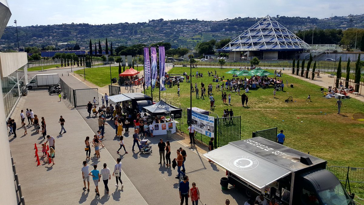 MuseeduSport's tweet photo. On apprécie la vue depuis le parvis de l'@AllianzRiviera 😉 #NuitDesMusées #CrossoverSummer #StreetFoodParty #Nice06 https://t.co/0t7mWQ8BYI