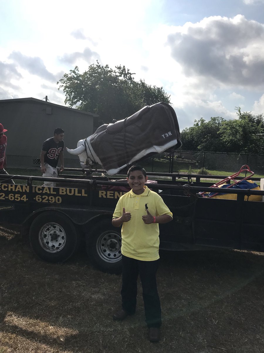 SuttonES_HISD's tweet photo. COME ONE, COME ALL. THE 2nd ANNUAL SPRINGFEST IS GETTING SET UP. #mechanicalbull #rockwall #moonwalksgalore #tracklesstrain https://t.co/Gk64W4hDaw