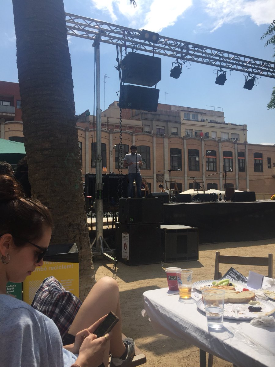 adriafontbofill's tweet photo. @freeannagabriel present a la #BotifarradaPopular de l’@Octubre_P9 per la llibertat de l’@AnnaGaSabate i de la resta, perquè us volem a casa! #Poblenou #PaïsosCatalans https://t.co/3xeeTTM4KW