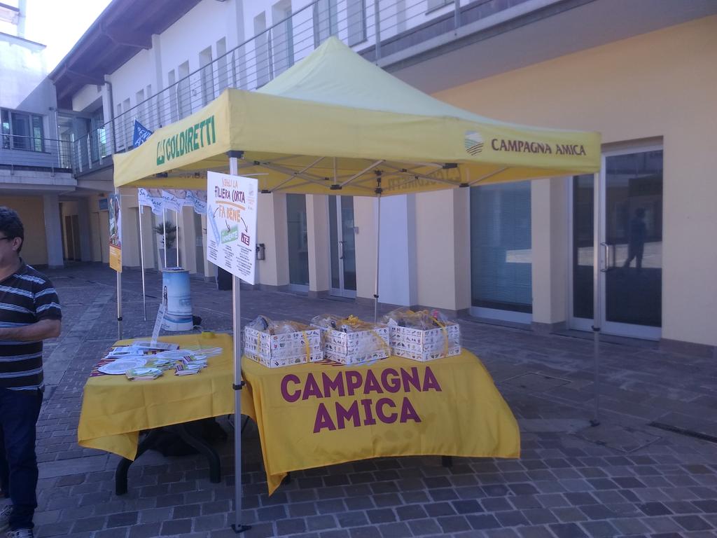 InformaCibo's tweet photo. A @Tipicita   #tipicitainblu ad Ancona
La campagna #stopcibofalso di Campagna Amica
@PecoraroScanio @campagnamica @blogsfizioso @cdechef https://t.co/2Iq0lkQvaQ