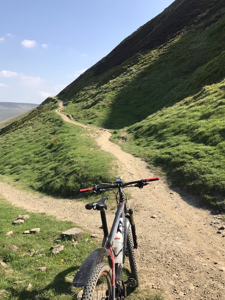 stevehigh4's tweet photo. Forgotten how great the dry trails are in#peakdistrict - stunning day out in the sun on @bikeonscott . #aatr #mtbexplore #cycling #goride #whyIride #exploremore https://t.co/lr6UFWhI28